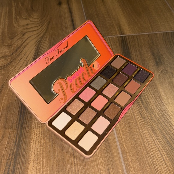 Too Faced Sweet Peach Eyeshadow Palette - Picture 3 of 3